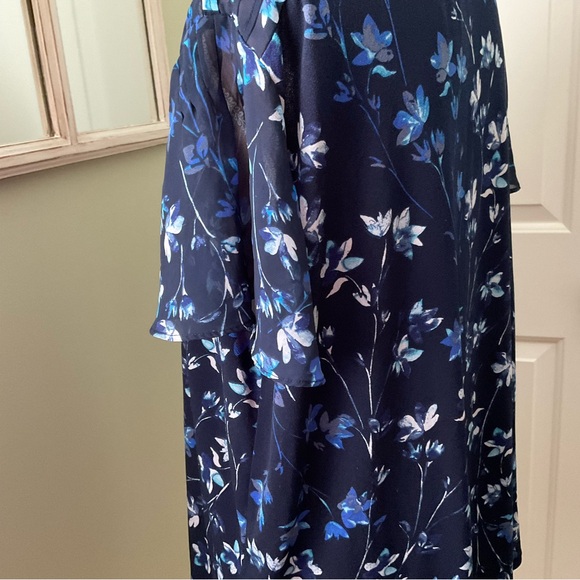 ROZ & ALI, Floral Navy Blue blouse, SIZE: L - Picture 5 of 12